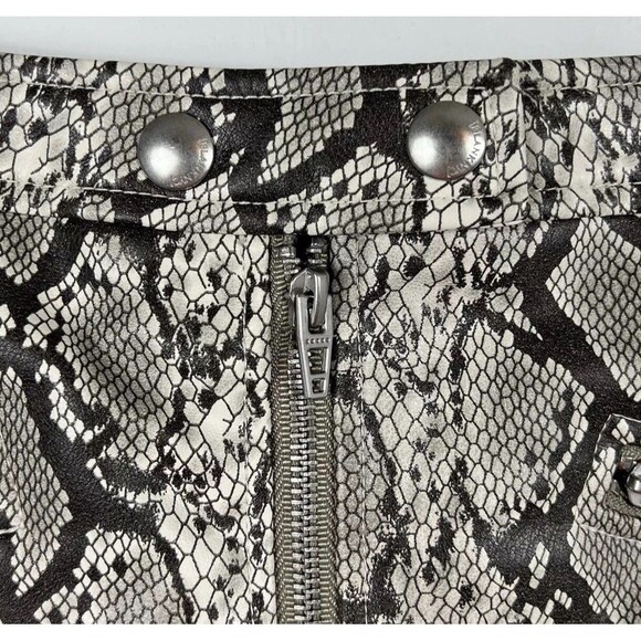 BlankNYC Mini Skirt Womens Size 29 Faux Leather Snakeskin Print Moto Zip Up - Picture 7 of 10
